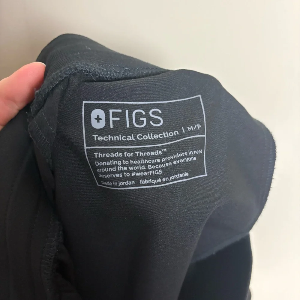 Figs Black Zamora Jogger Scrub Pants Size Medium Petite - Picture 8 of 9